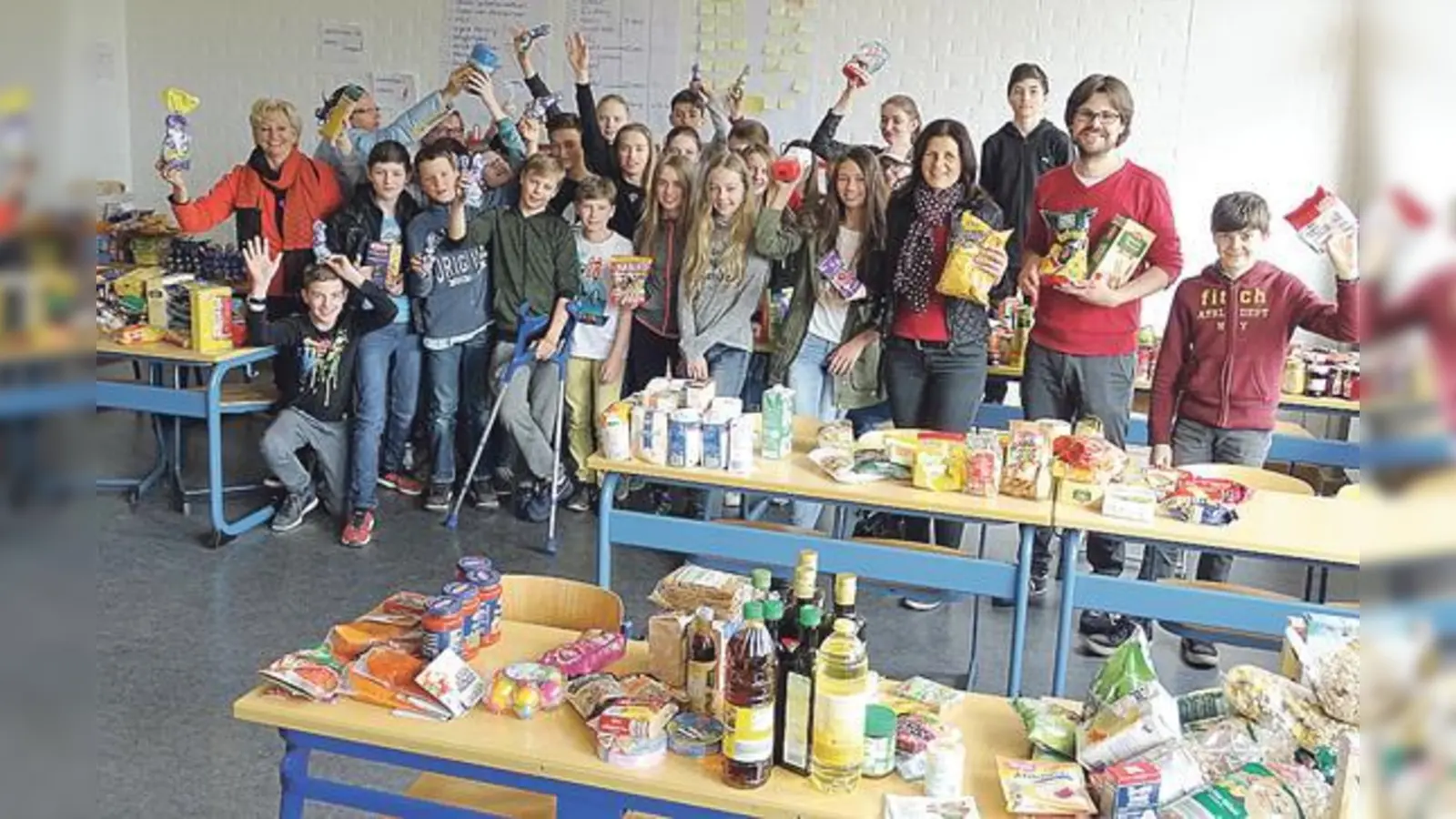 Die Schüler des Humboldt-Gymnasiums sammelten für die Vaterstettener Tafel.	 (Foto: NBH)