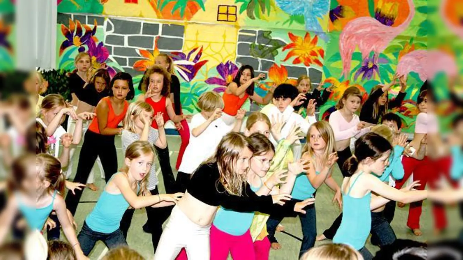 Tanz und Rhythmik gepaart mit viel Musik gabs bei der Premiere von »Peter und der Wolf« in der Gebeleschule zu sehen.  	 (Foto: privat)