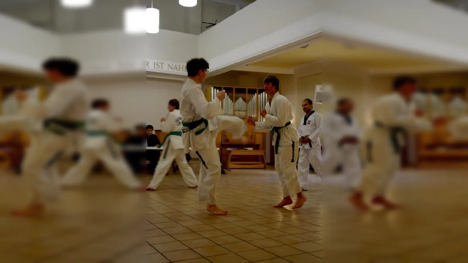 Alle Teilnehmer an der Taekwondo-Prüfung in der ­Erlöserkirche haben bestanden.	 (Foto: VA)