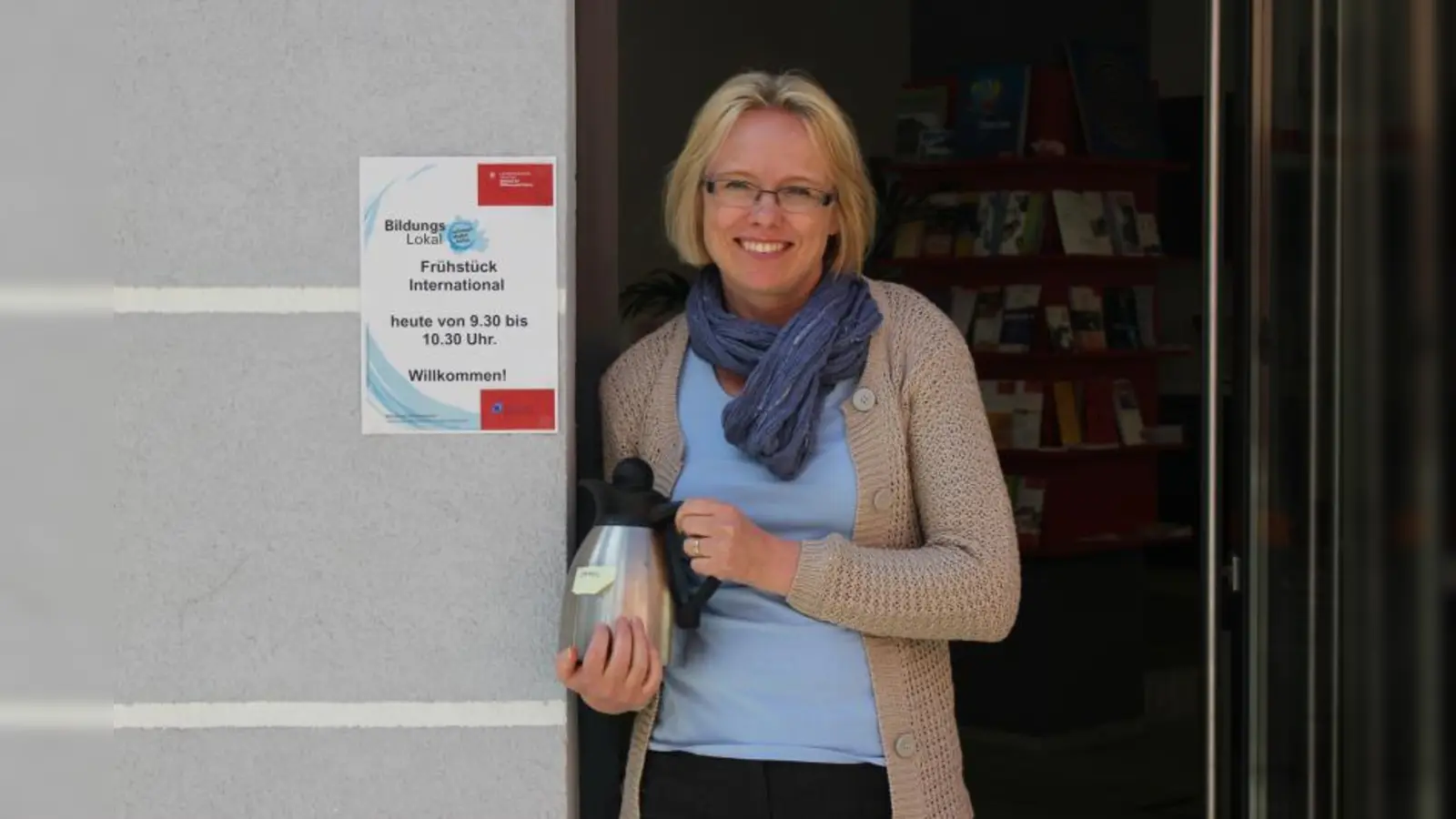 Bildungsberaterin Katja Ojala-Kocak lädt ab sofort jeden Freitag von 9.30 bis 10.30 Uhr zum kostenlosen Frühstück im BildungsLokal ein. Im Anschluss kann in die Lernwerkstatt hineingeschnuppert werden. (Foto: SE)