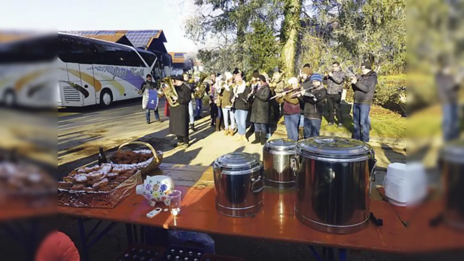 Bestens versorgt wurden die Musiker an der Linde in Ottersberg mit warmer Kartoffelsuppe und Wursteinlage, selbstgemachtem Schmalzgebäck sowie Flüssigem.	 (Foto: Verein)