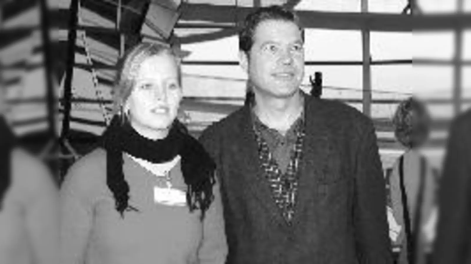 Genießen die tolle Aussicht von der Kuppel des Reichstags in Berlin: die Schülerzeitungsredakteurin Judith Bourdillon (li.) aus Schwabing mit Dr. Axel Berg.	 (Foto: Andrea Bausch)