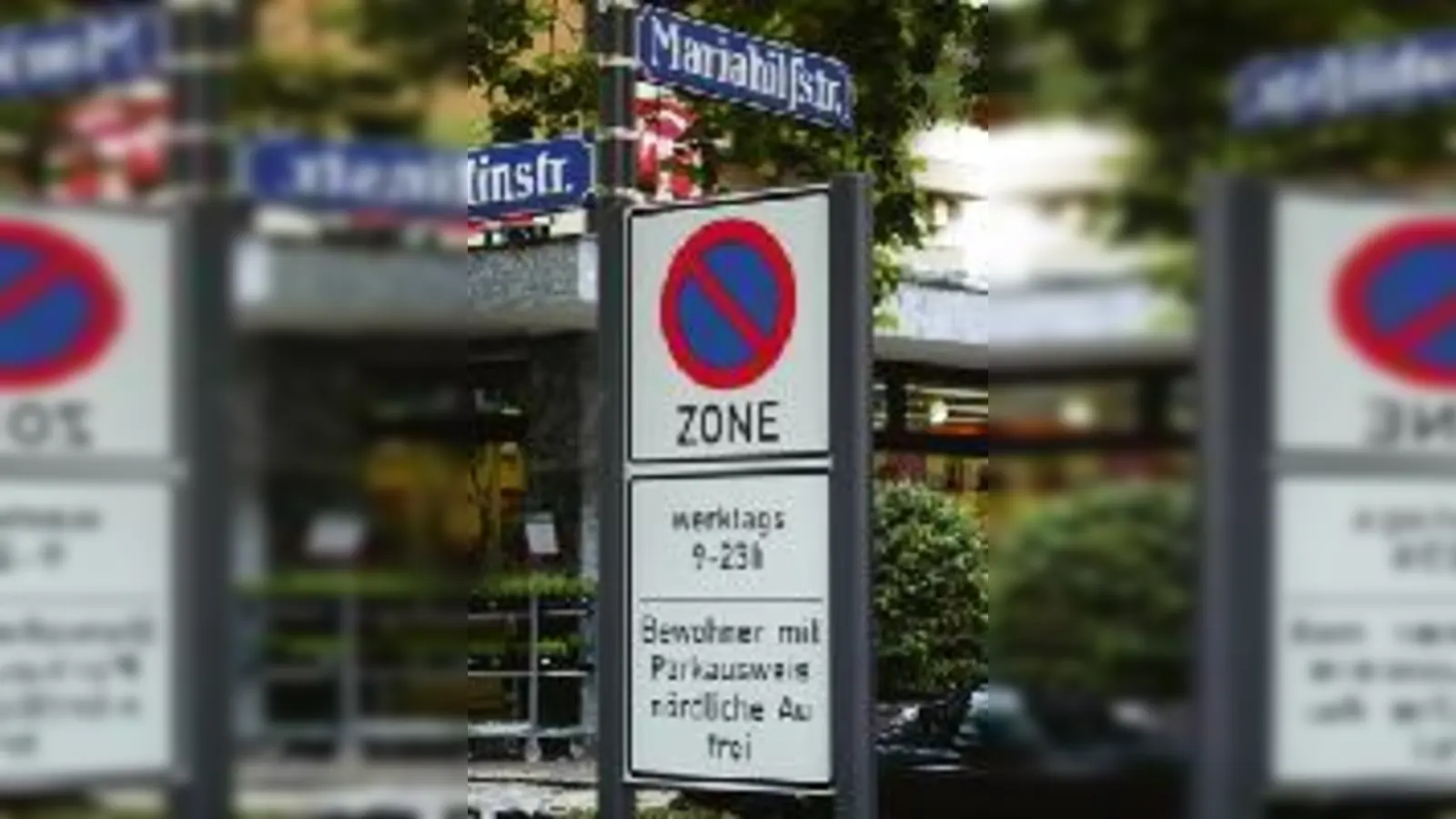 In der Mariahilfstraße ist Parken nur für Anwohner erlaubt. Zur Dult halten sich wenige daran: die Polizei verteilt Strafzettel, Anwohner sind genervt.  (Fotos: pa)