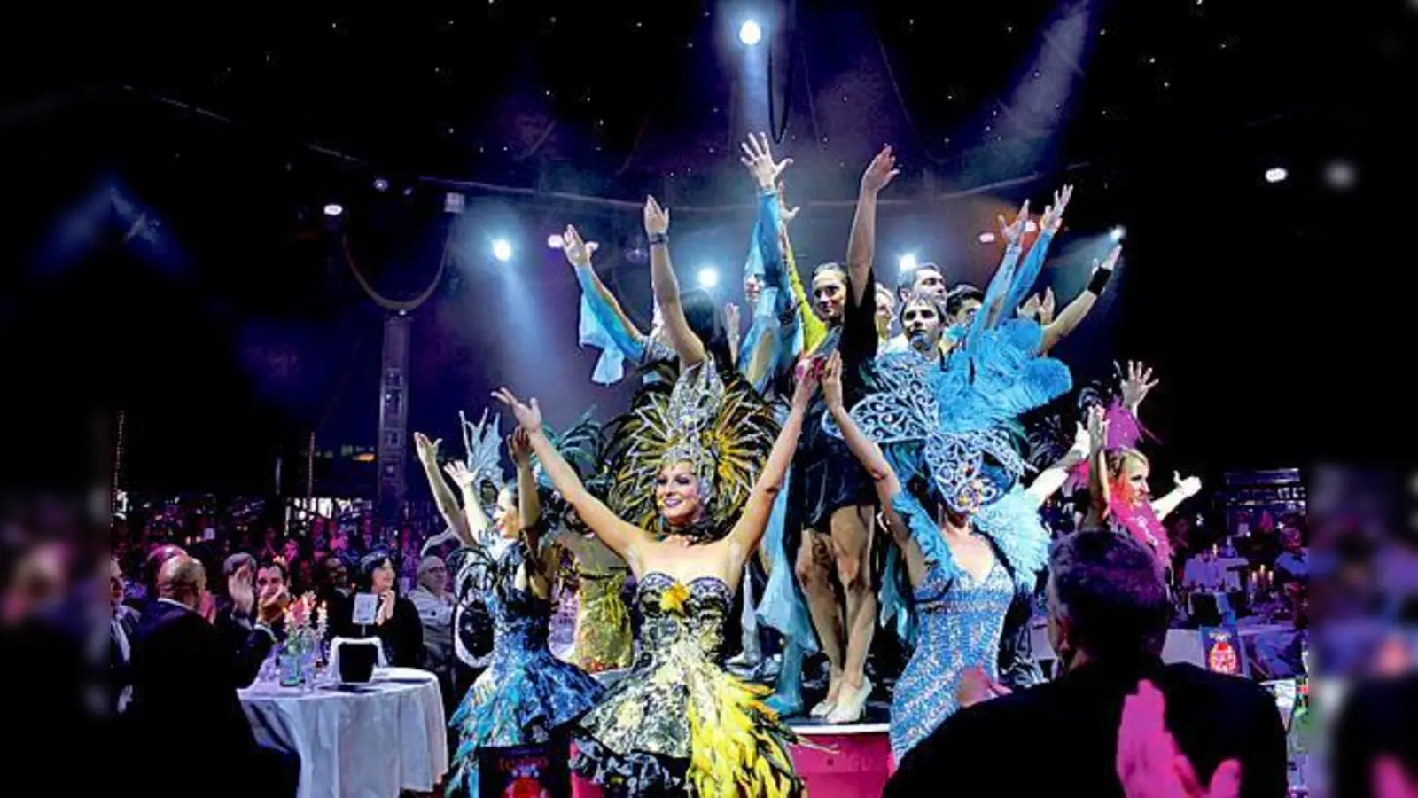 Großes Show-Finale bei »Schuhbecks Teatro« mit allen Künstlern.	 (Foto: ms)