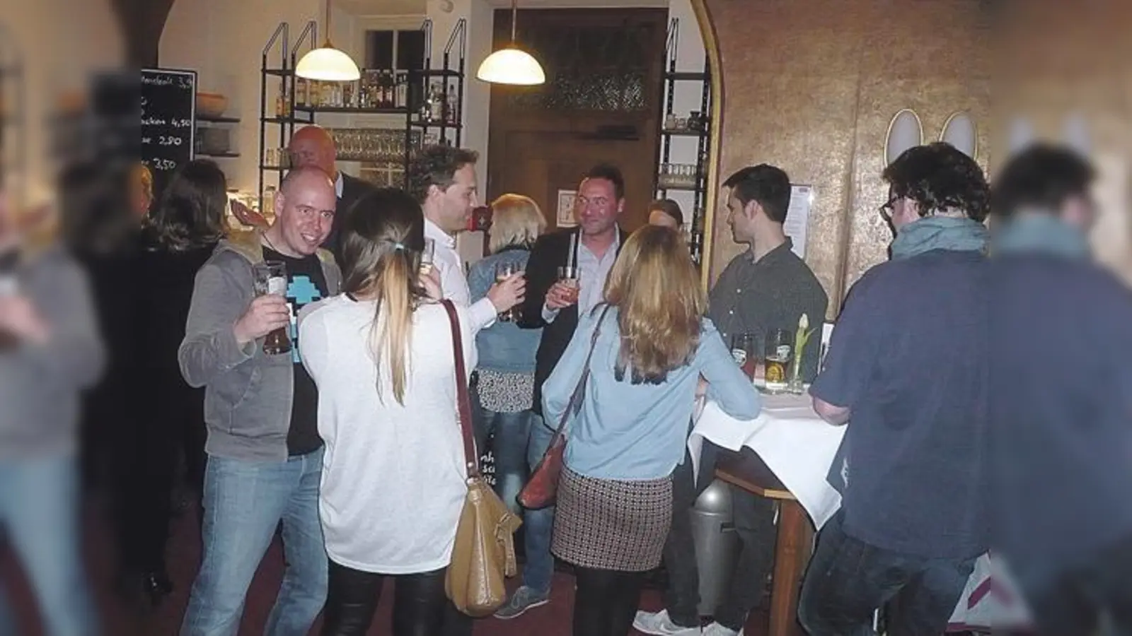 Entspannt und gut gelaunt trafen sich die Haarer zur ersten CSU »After Work Party« im Kleinen Theater Haar.	 (Foto: privat)