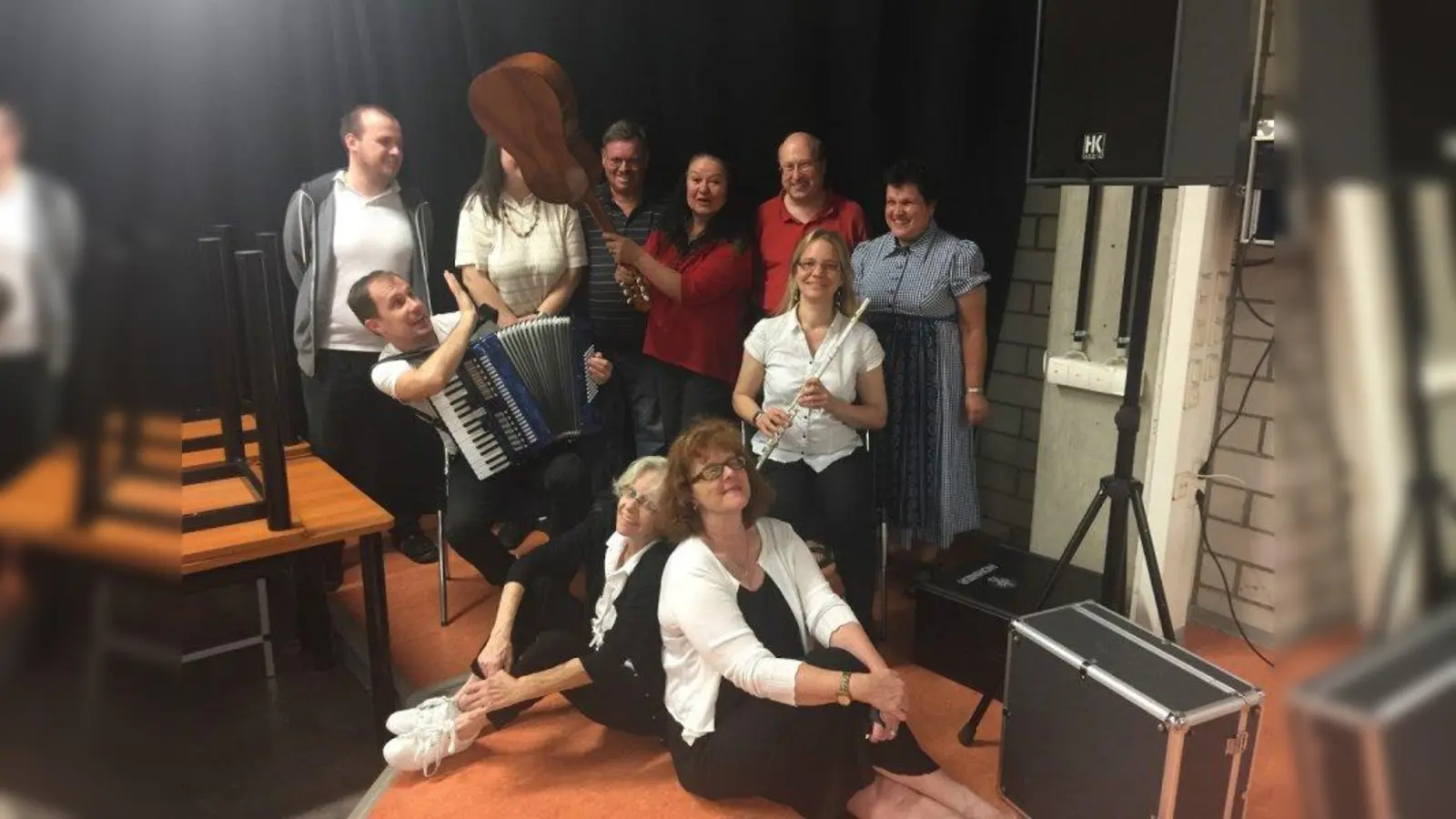 Zwei Zugvögel und viel Musik: Die grenzenlos-Gruppe zeigt „Kiki und Koko - eine musikalische Weltreise im ubo9. (Foto: grenzenlos E.V.)