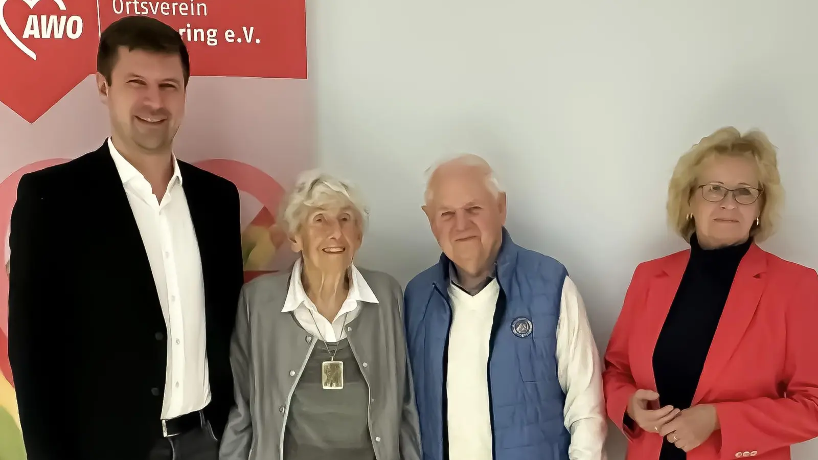 Einsatz für die AWO Germering gewürdigt (von links): Daniel Liebetruth (Vorsitzender), Sieglinde Bauer, Frank Gruber und Sabine Schomburg (Vorsitzende). (Foto: AWO)