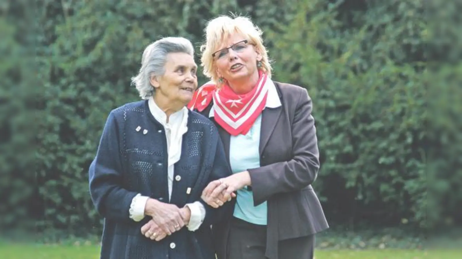 Ein Spaziergang zu zweit  für viele alte Menschen etwas Besonderes.	 (Foto: Malteser)