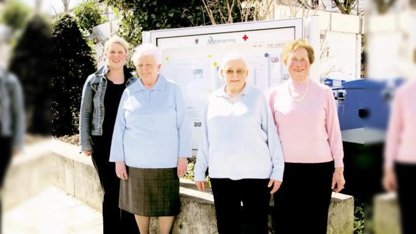 ASZ-Leiterin Jasmin Koch und Besucherinnen der ersten Stunde: (v. l.) Anna Aschenbrenner, Maria Blätterer und Marianne Huber.   (Foto: Woschée)