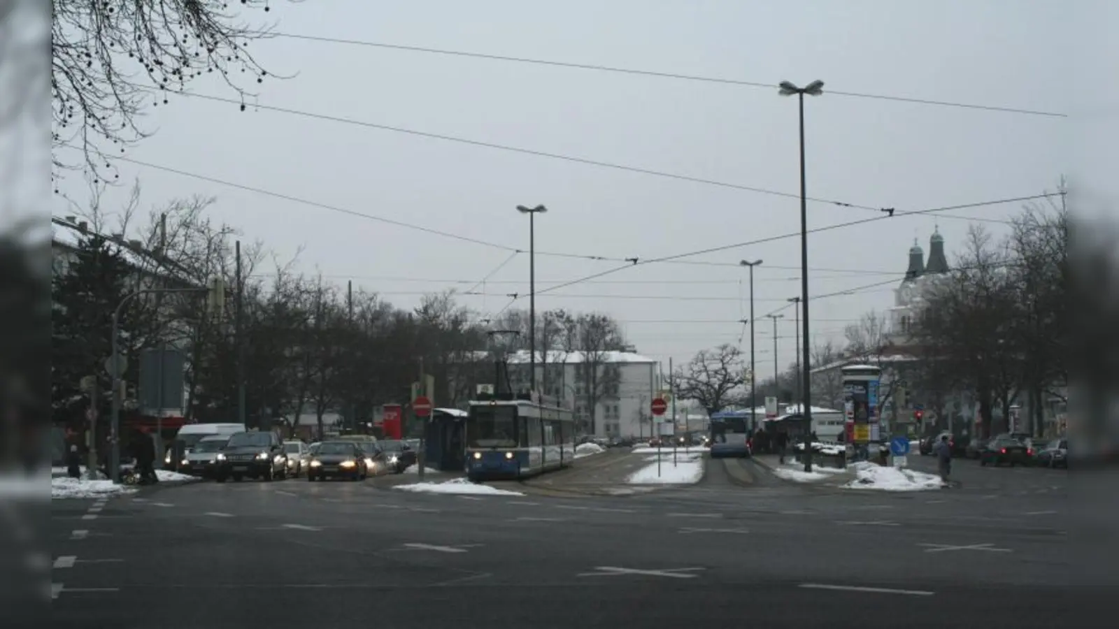 Wichtiger Verkehrsknotenpunkt des 9. Stadtbezirks: der Romanplatz. (Foto: sb)