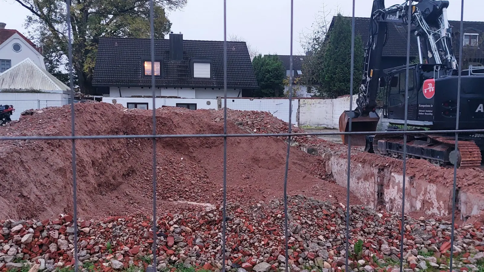 Bei der Insolvenz des Bauträgers bleibt im schlimmsten Fall ein unfertiges Bauprojekt – eine Bauruine, die nie bezogen werden kann.  (Symbolbild: bas)