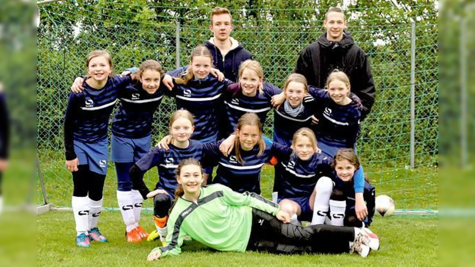 Die Mädchen der D-Jugend beim TSV Ottobrunn mit ihren engagierten Trainern.	 (Foto: VA)