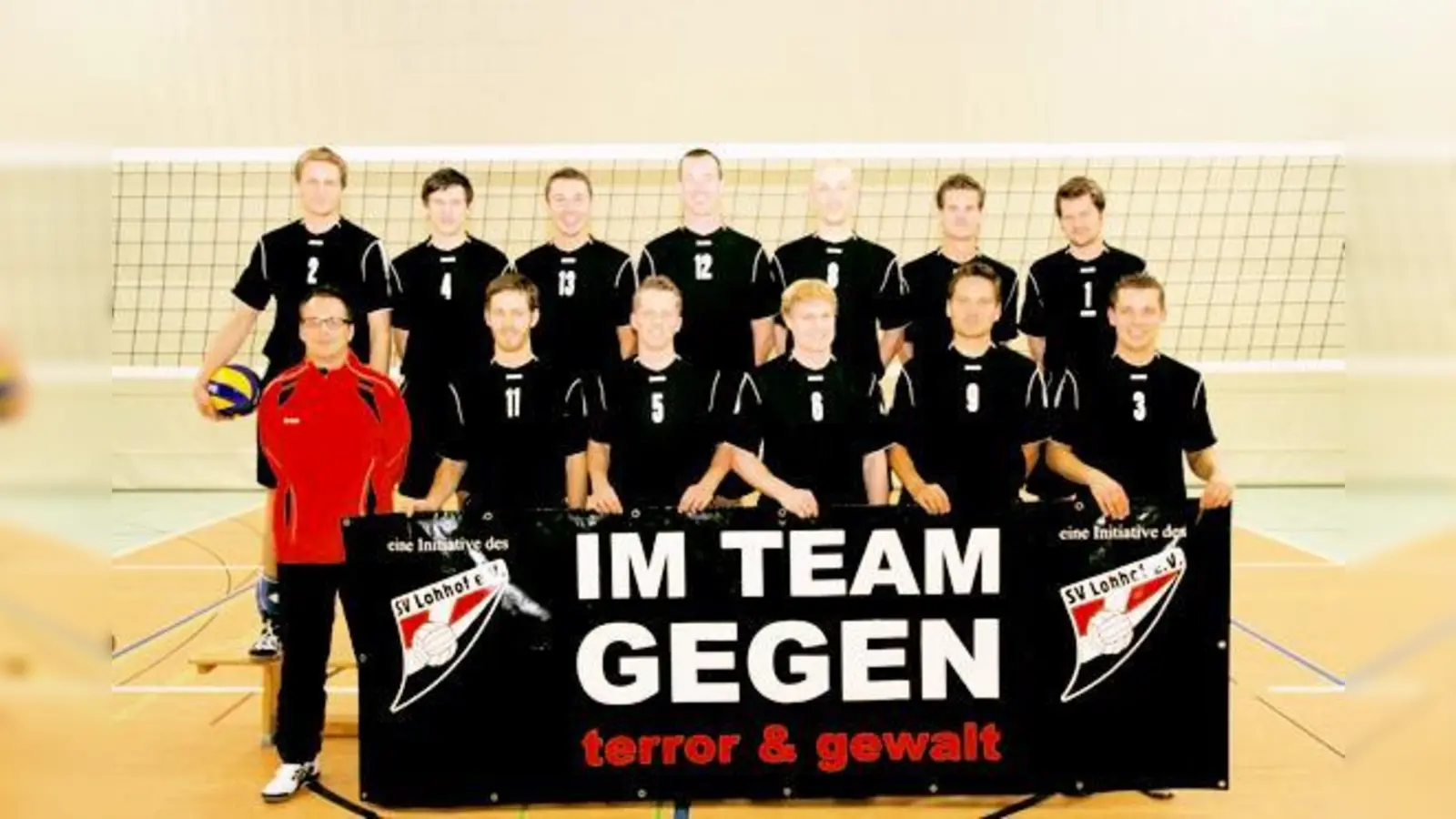 Für das Foto präsentierten sich hier die Herren 1 des SV Lohhof.	 (Foto: Privat)