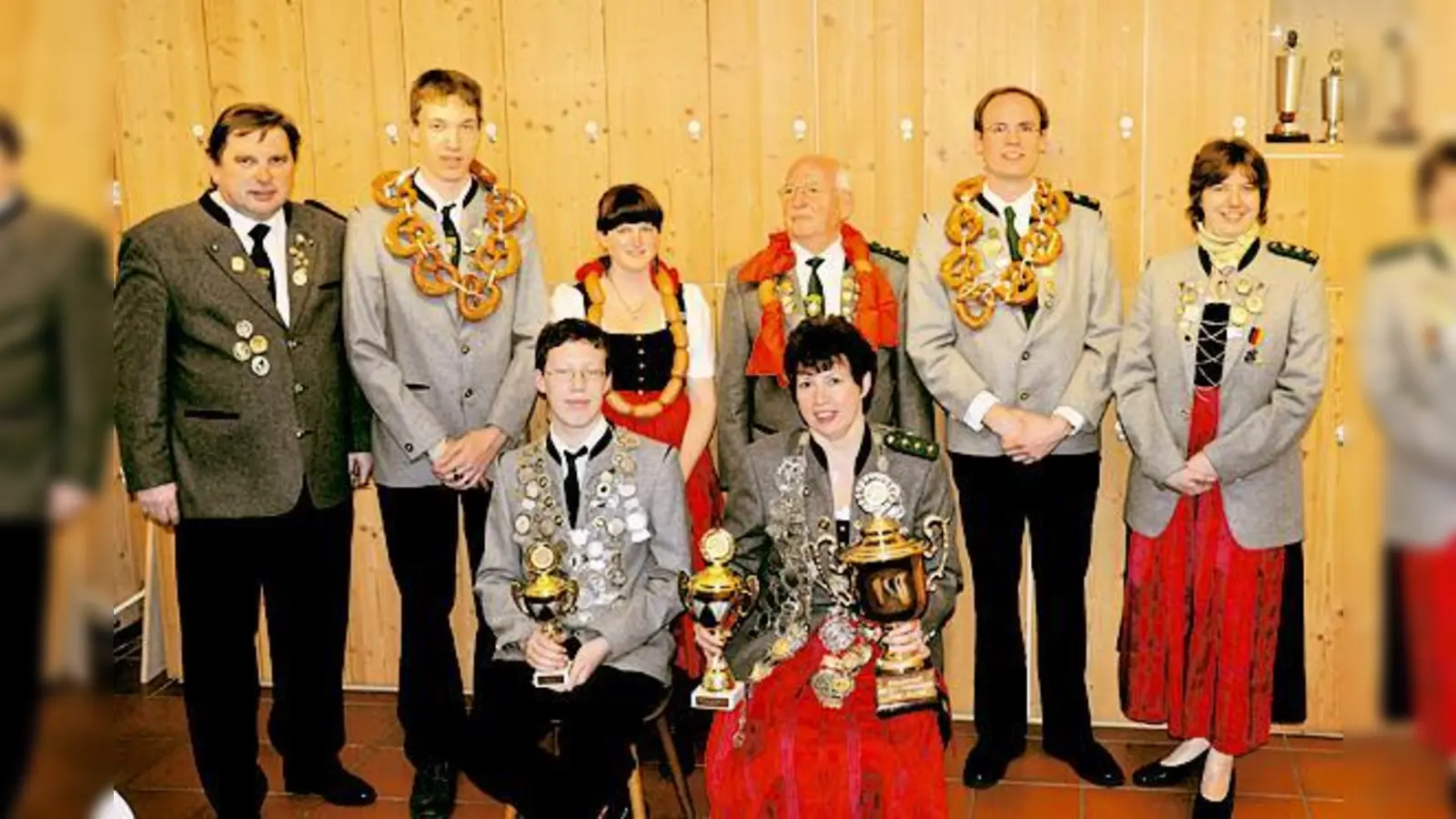 v. li. n. re.: Schützenmeister Hans-Peter Prommersberger, Sebastian Krämer, Michael Krämer, Sabine Neuberger, Charly Weiss, Renate Seethaler, Stefan Bernst und Sportleiterin Sandra Seethaler.	 (Foto: VA)