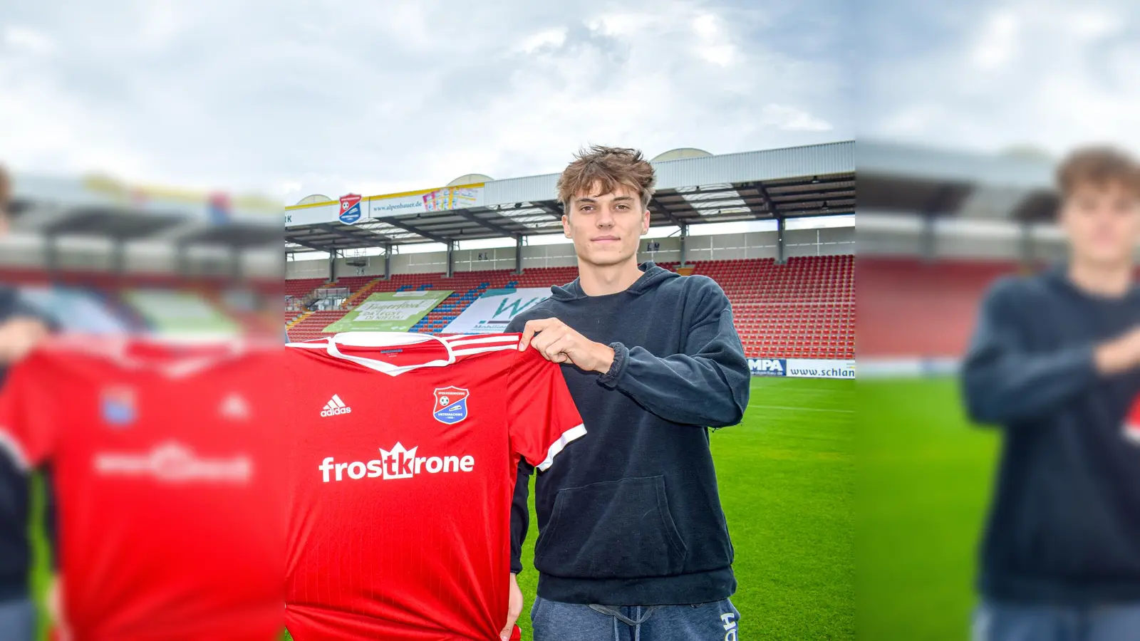 Trainer Claus Schromm begrüßt den Neuzugang Julien Richter im Kader der SpVgg Unterhaching. (Foto: SpVgg )
