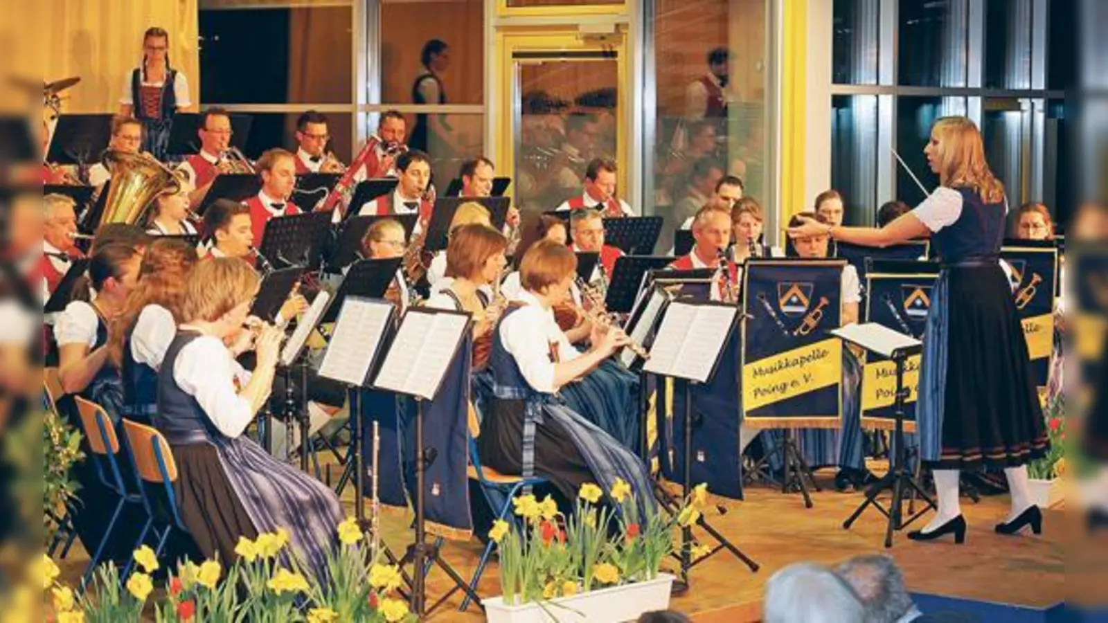 25 Jahre alt und kein bisserl leise: die Musikkapelle Poing, hier bei ihrem Frühjahrskonzert 2017.	 (Foto: Herbert Dullnig)