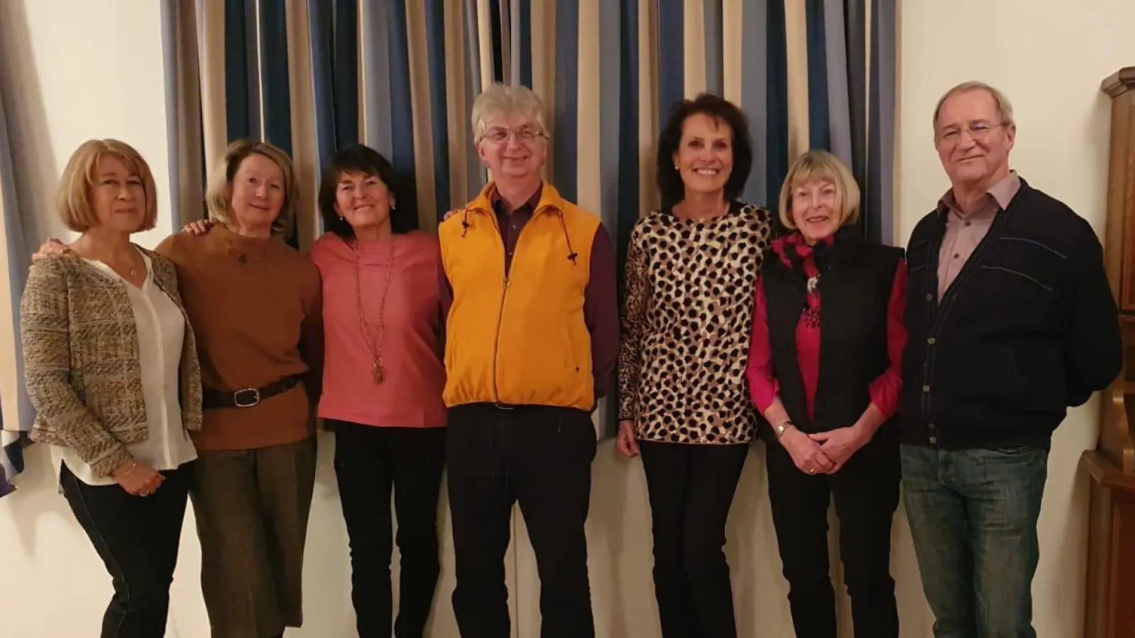 Der neue Vorstand (von links): Schriftführerin Martina Toltschiner, Beisitzerin Ilse Meserth, Tourenwart Karoline Beck, Gruppenleiter Holger Herrmann, stellv. Gruppenleiterin Martina Rehwagen, Kassenwart Theresa Auer und Beisitzer Josef S. Neumann. (Foto: DAV)