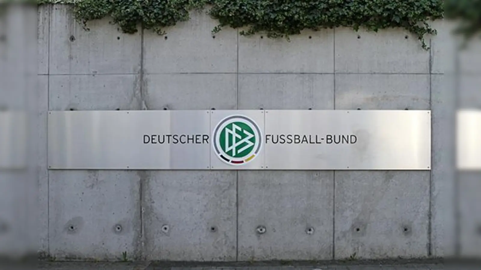 Ringen um verlorene Glaubwürdigkeit: Deutscher Fußball-Bund.  (Foto: Anne Wild)