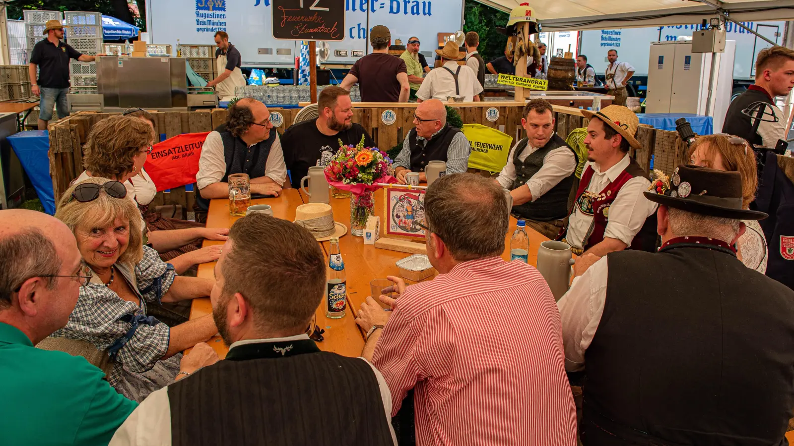 Impression vom vergangenen Jahr: Im Zelt herrschte gute Stimmung  (Foto: FFW Allach)