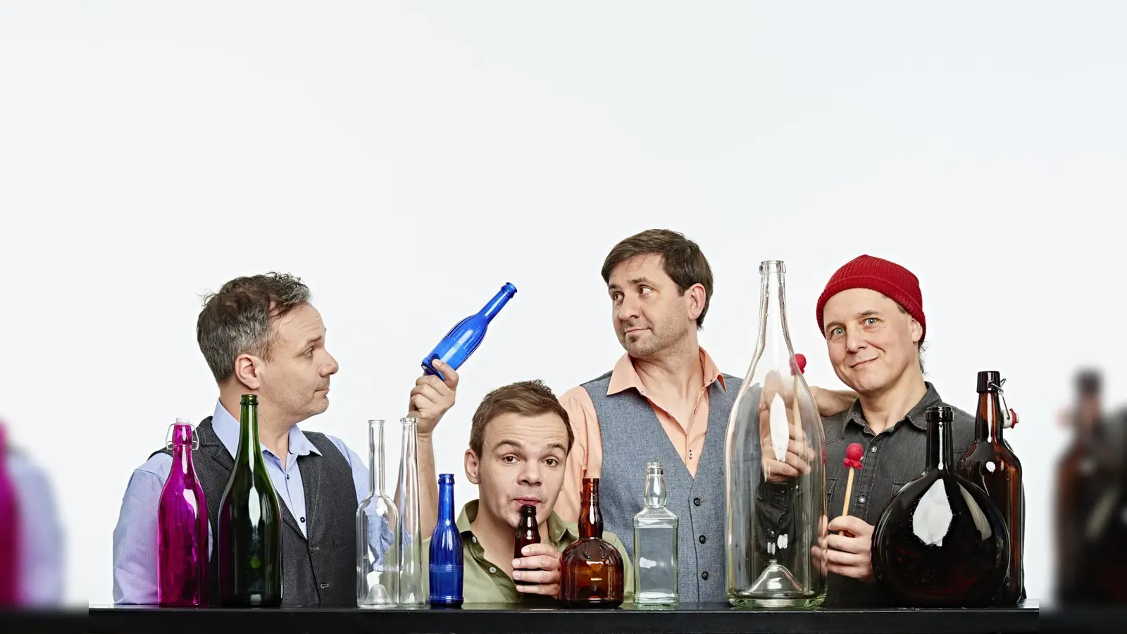 „Flaschmob“ heißt die aktuelle Show von GlasBlasSing. (Foto: VA)