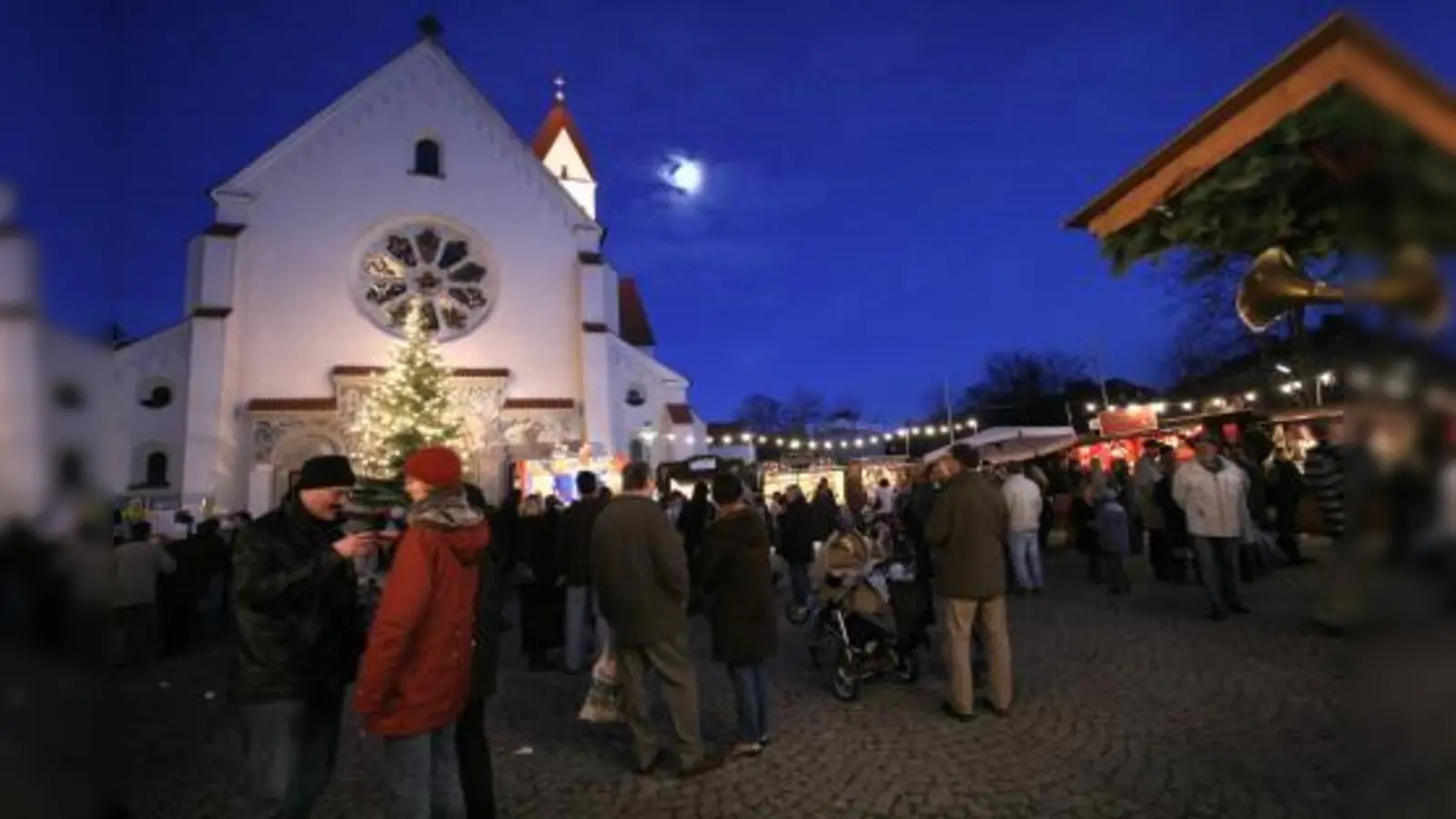 Am 25. November eröffnet der 35. Pasinger Christkindlmarkt vor Maria Schutz. Bis zum dritten Advent wird es wieder viel Schönes, Besinnliches und Weihnachtliches geben. (Foto: us/archiv)
