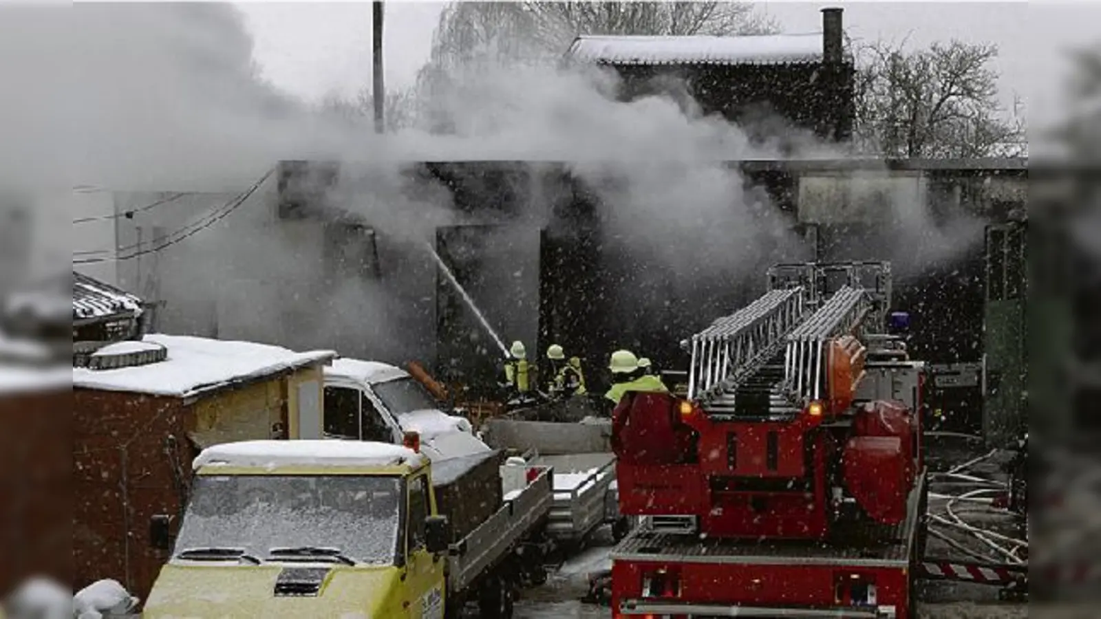 Werkstatt am Rappenweg brennt aus.  (Foto: VA)