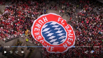 Prank unter Fußballfans: FC Bayern-Meisterfeier auf dem Marienplatz.  (Foto: Screenshot BRLive)