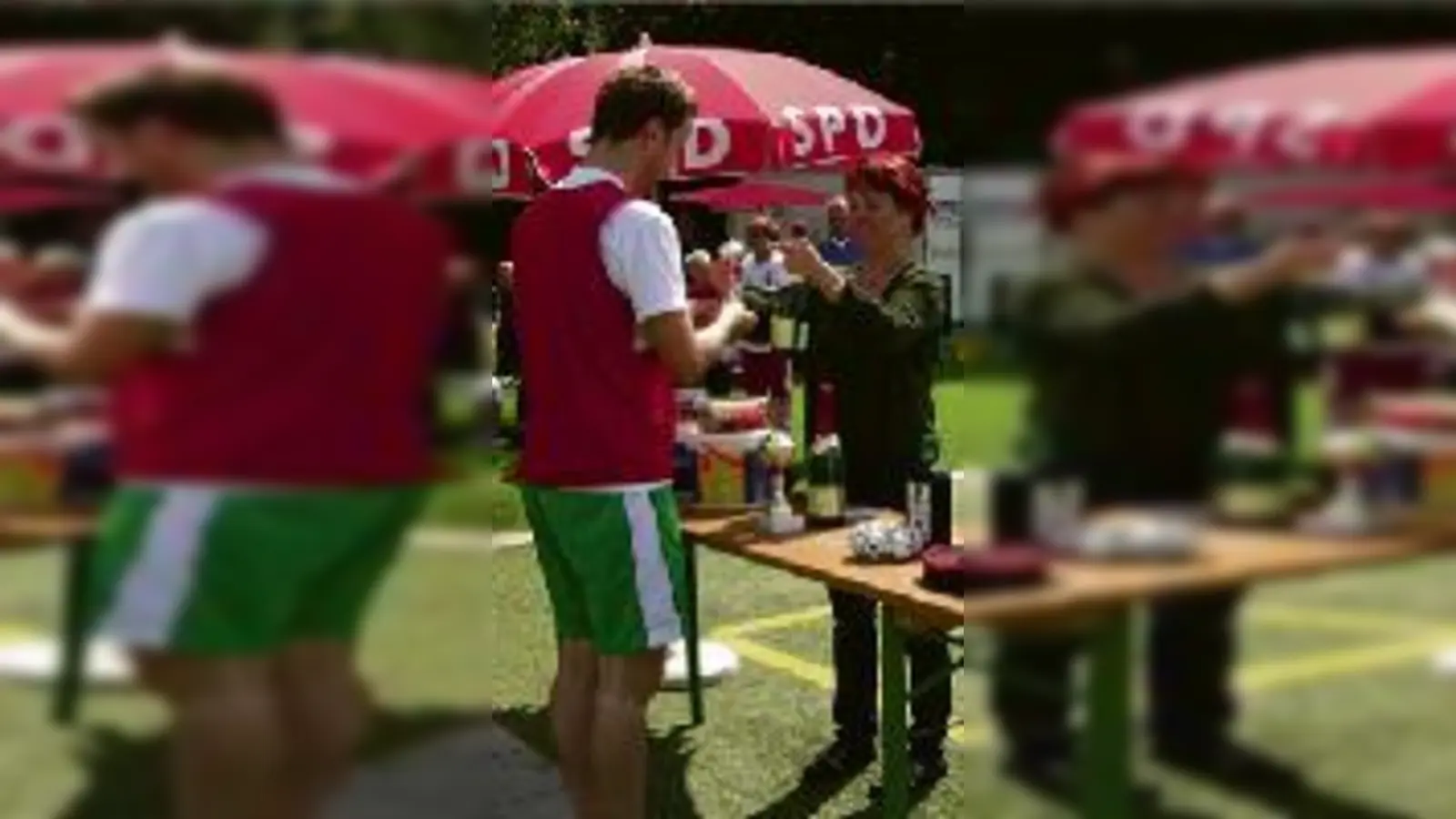 Sportstadträtin Diana Stachowitz bei der Siegerehrung.	  (Foto: Privat)