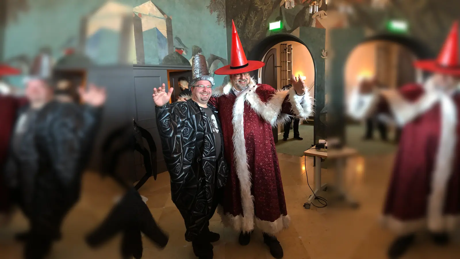 Am 2. Dezember wird der ausrangierte Kostümfundus des Gärtnerplatztheaters verkauft, jetzt schnell Tickets für den begehrtenVerkauf sichern. (Foto: Gärtnerplatztheater)