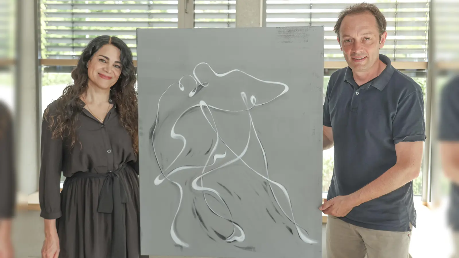 Freuen sich auf die Ausstellung: Leila Morgenstern und Kulturreferent Hans-Hermann Weinen . (Foto: Gemeinde Herrsching)