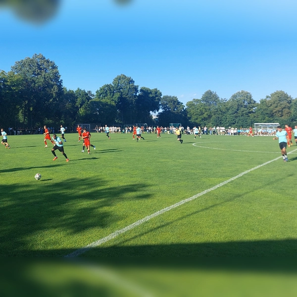 Dem Münchner Kreispokalsieger winkt ein Auftritt im Toto-Pokal - hier traf der FSV Harthof im Sommer 2025 auf die Profis des FC Ingolstadt 04. (Archivbild: bas)