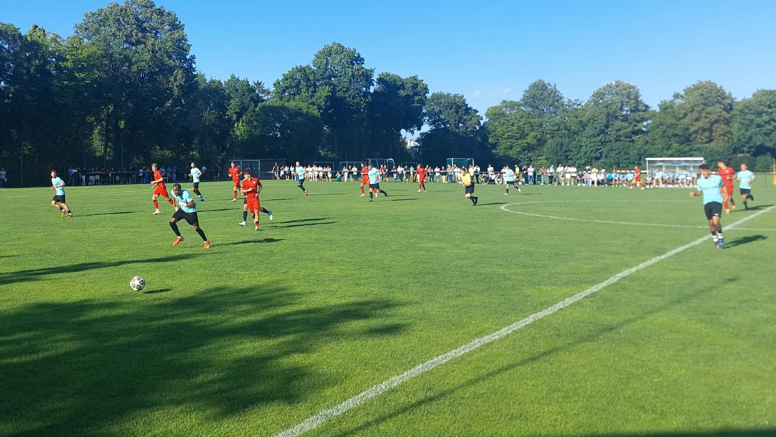 In der 1. Runde beim FSV Harthof München siegte der FC Ingolstadt 04 (rot) nur knapp. Jetzt müssen die Schanzer in den Landkreis Erding, zum FC Sportfreunde Schwaig. (Foto: bas)