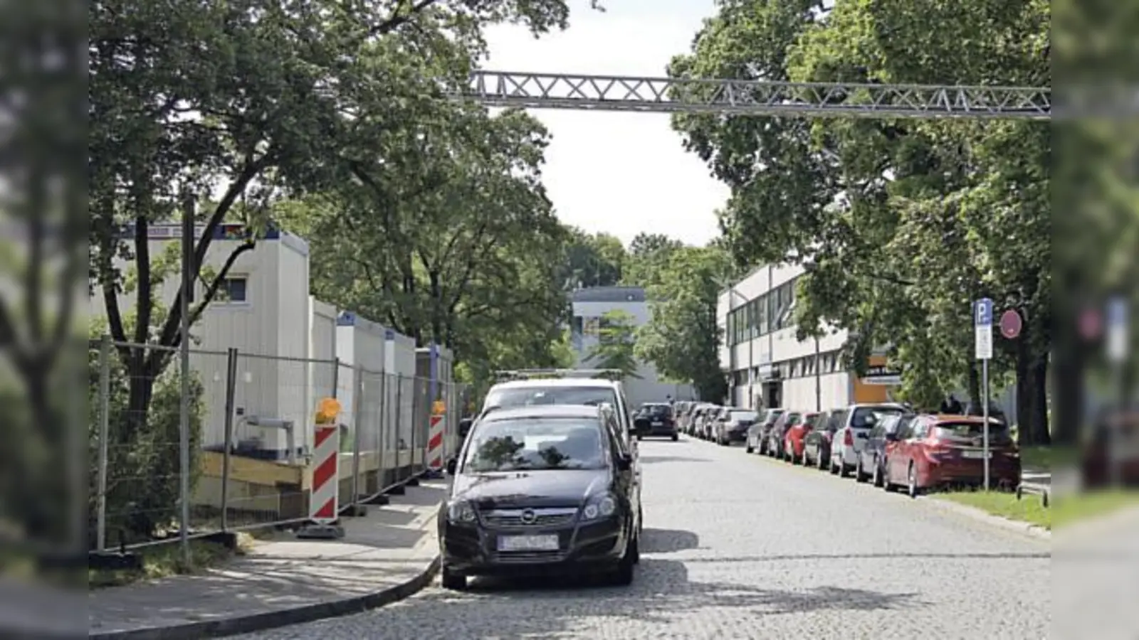 Vom Suchen und Finden: Mit dem Parkplatz kann es rund ums Dantebad schon mal länger dauern.  (Fotos: ch)