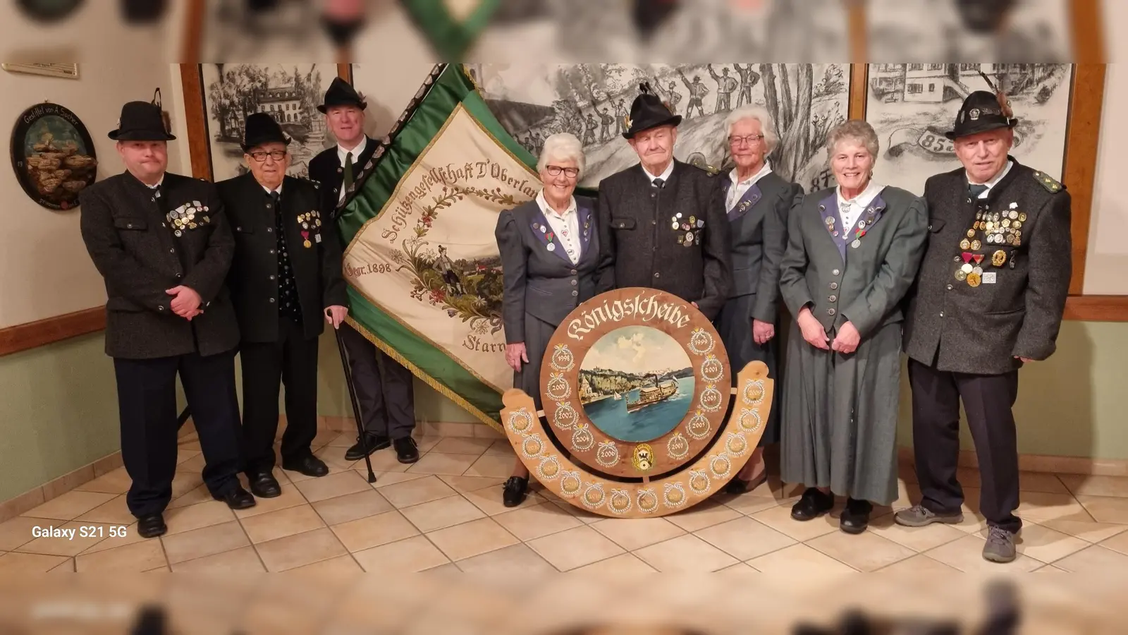 Schweren Herzens stellt die Schützengesellschaft D&#39;Oberlandler Starnberg den Schießbetrieb ein und verabschiedet sich mit einem letzten Gemeinschaftsbild der Mitglieder. (Foto: D'Oberlandler Starnberg)