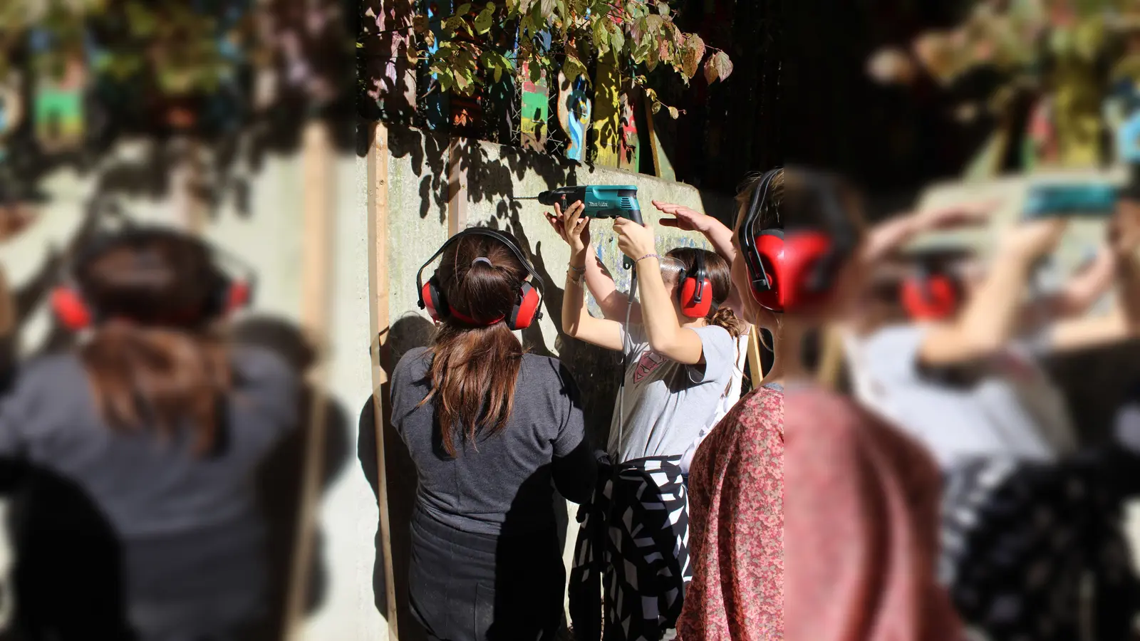 Schleifen, Bohren, Löten, Sägen – bei der KJR-Handwerkerinnen-Rallye zeigen Mädchen und junge Frauen, was sie drauf haben. (Foto: Mirjam Börkey)
