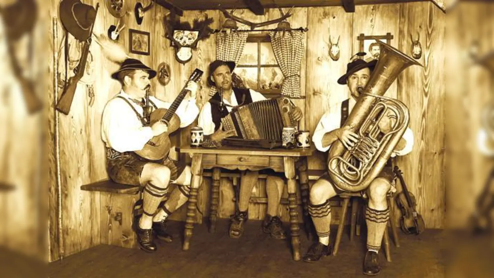 Das Trio »Knedl &amp; Kraut« hat sich dem Kampf gegen das Stammtischsterben und der Rettung der bairischen Wirtshauskultur verschrieben.	 (Foto: VA)