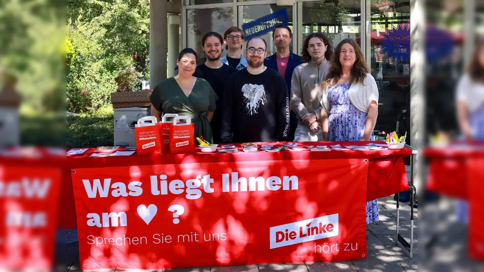 Die Linke war mit einem Infostand in der Frühlingsstraße präsent. (Foto: Die Linke)