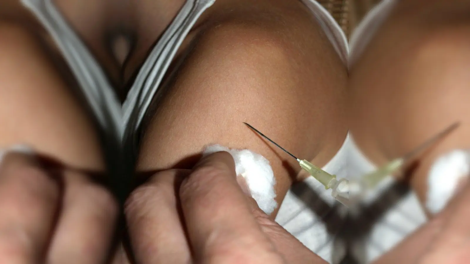 Ein kleiner Pieks und man ist für die Grippesaison 2017/18 geschützt. (Foto: CFalk  / pixelio.de)