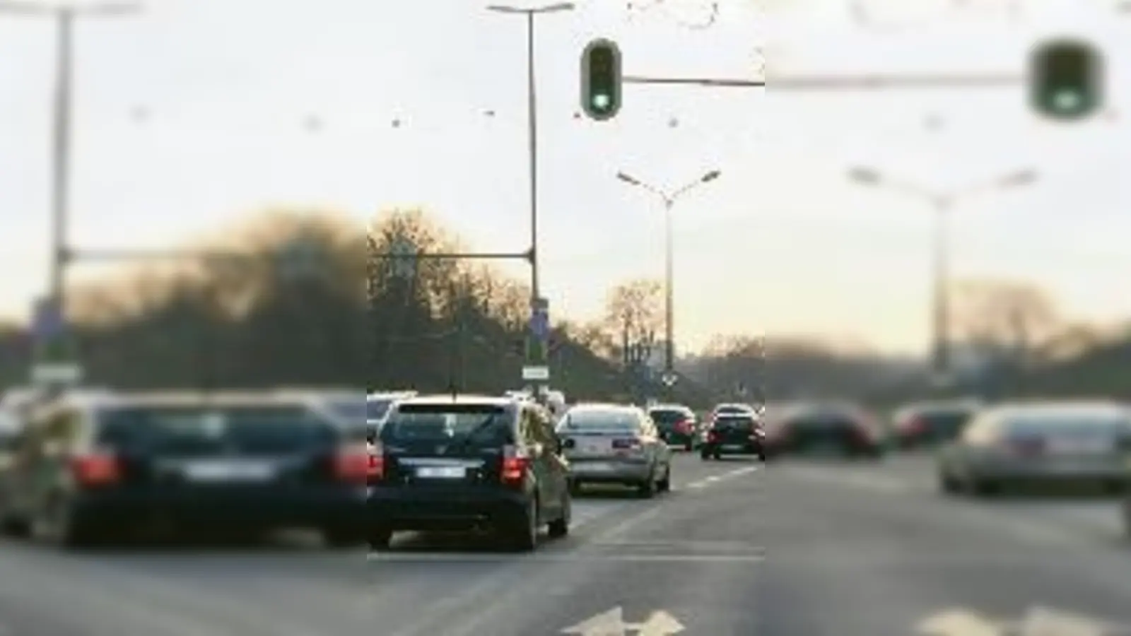 Grüner wirds nicht  nach den Plänen des Kreisverwaltungsreferates fließt der Verkehr auf dem stark befahrenen Frankfurter Ring noch ab diesem Jahr flüssiger als bisher.  (Foto: wei)