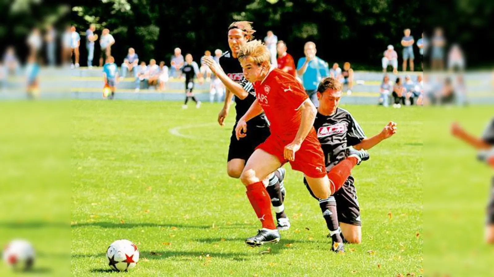 Einen Schritt schneller als der Gegner: Ferdinand Grund und der FC Unterföhring sind nun Tabellenführer der Bezirksoberliga.	 (Foto: ba)