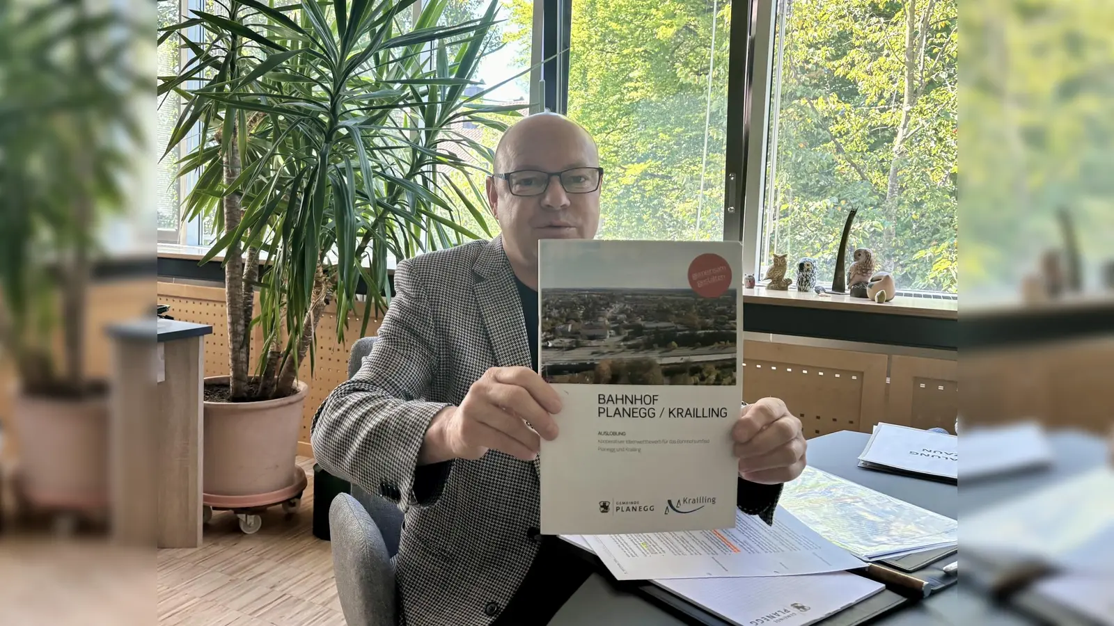 Bürgermeister Hermann Nafziger betonte, dass das bereits erarbeitete Gesamtkonzept aus dem Jahr 2015 der Gemeinden Planegg und Krailling in den neuen Masterplan für das Bahnhofsgelände einfließt. (Foto: Ulrike Seiffert)