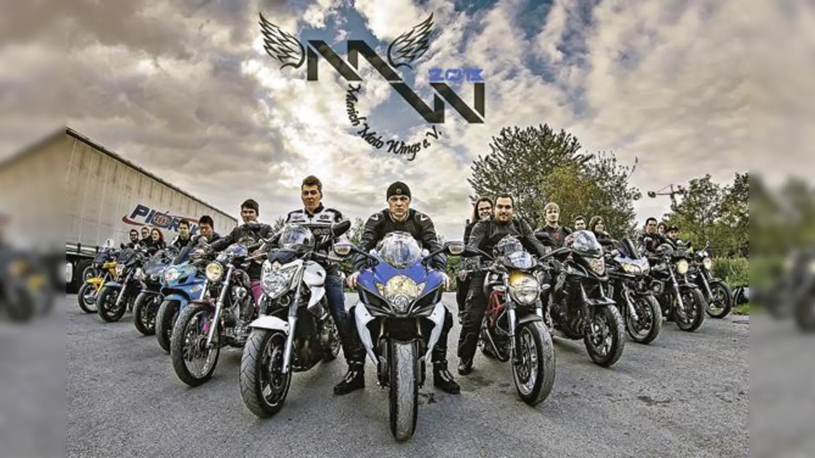 »Ich liebe es, frei zu sein«, sagt der passionierte Motorradfahrer Matthias Schroll (Mitte). Vor einem Jahr hat er die »Munich Moto Wings«, den ersten Motorradverein im Münchner Norden, mitgegründet.	 (Foto: Sung Nguyen)