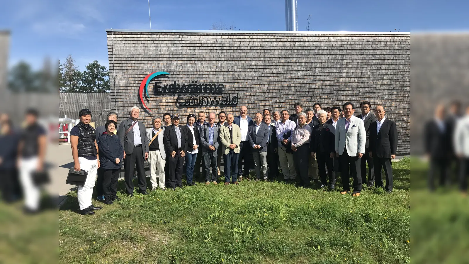 Sehen und hören, wie’s die Erdwärme Grünwald macht: die japanische Delegation zu Besuch bei der EWG.  (Foto: EWG)