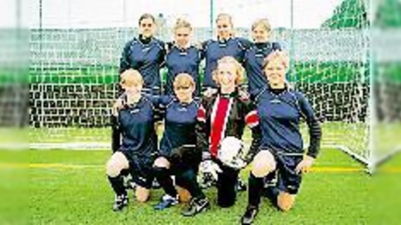 Oben v.l.: Laura Schmidt, Janina Krauss, Laura Bald, Johanna Klerner; unten v.l.: Jacqueline Heinle, Amira Khawam, Nikola Finze, Annemarie Rencken.  (Foto: TSV)