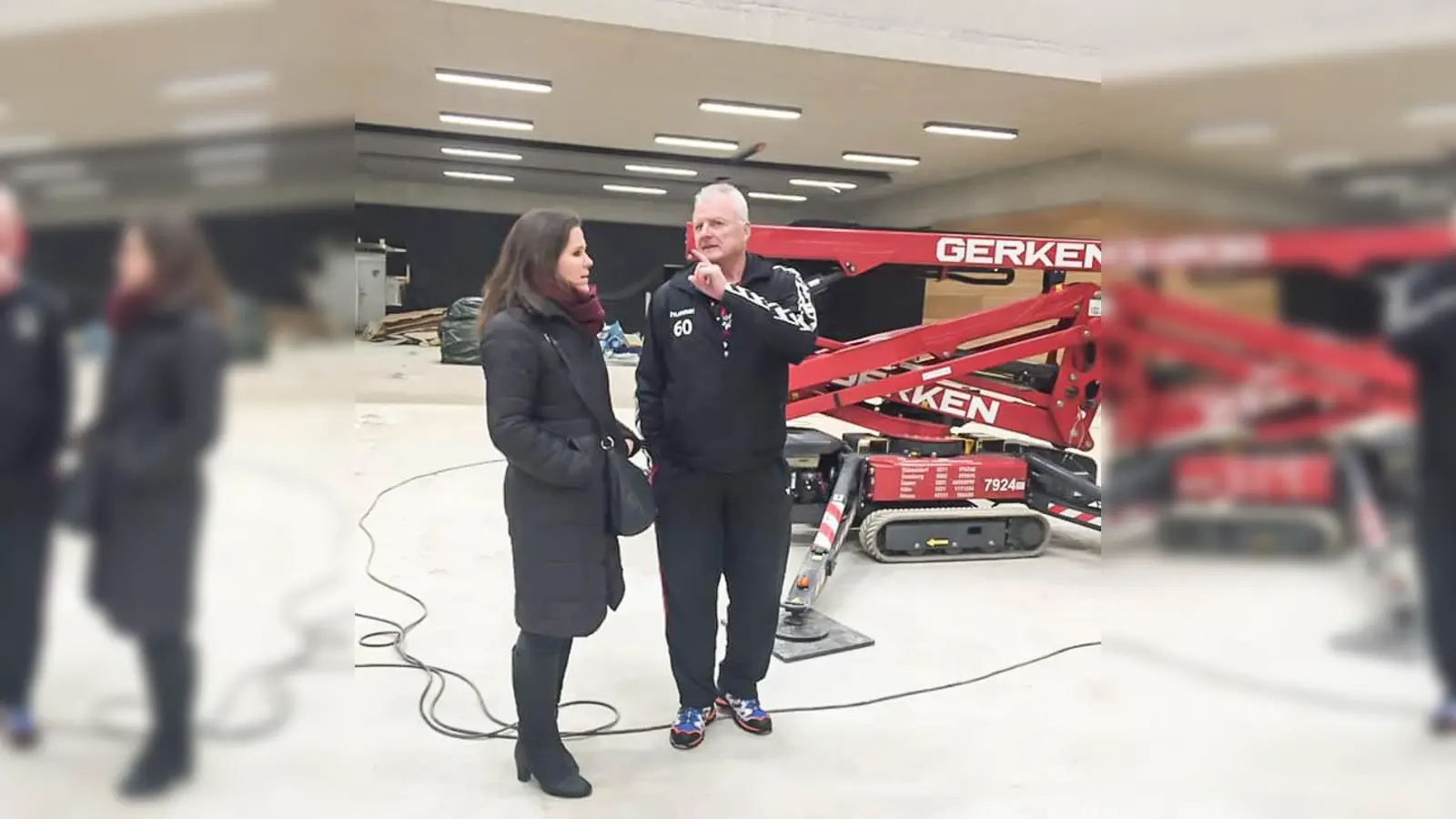 Verena Dietl vor Ort beim ESV München e.V. Der Verein baut mit Unterstützung der Stadt. (Foto: privat)