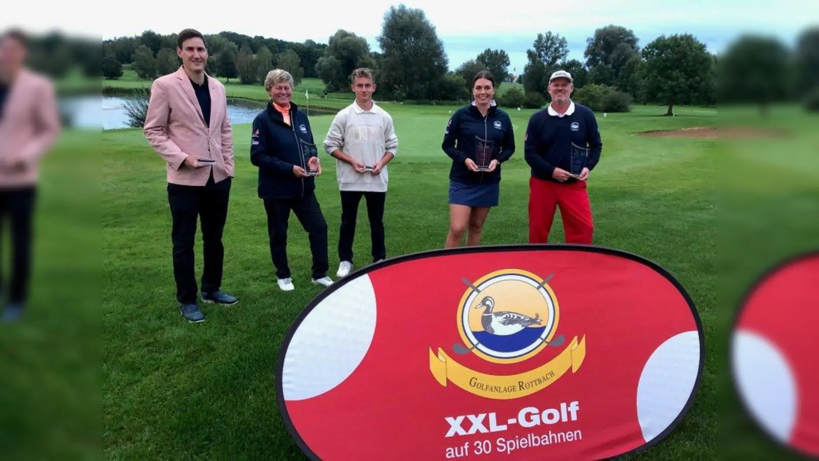 Die glücklichen Sieger (von links): Thomas Kuhn (Herren), Karin Danner (Seniorinnen), Maxi Burmeister (Jugend), Constance Johnson (Damen), , Peter Krebs (Senioren). (Foto: pi)