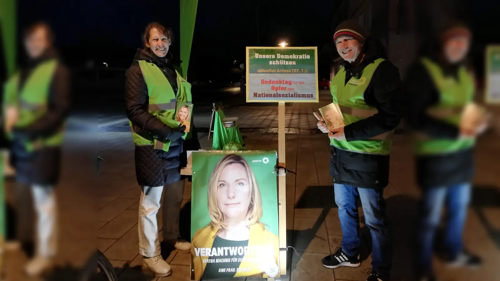 Infostand der Grünen am Tag der Opfer des Nationalsozialismus mit Gisela Daunhauer und Hubert Laux. (Foto: Anja Kiemle)