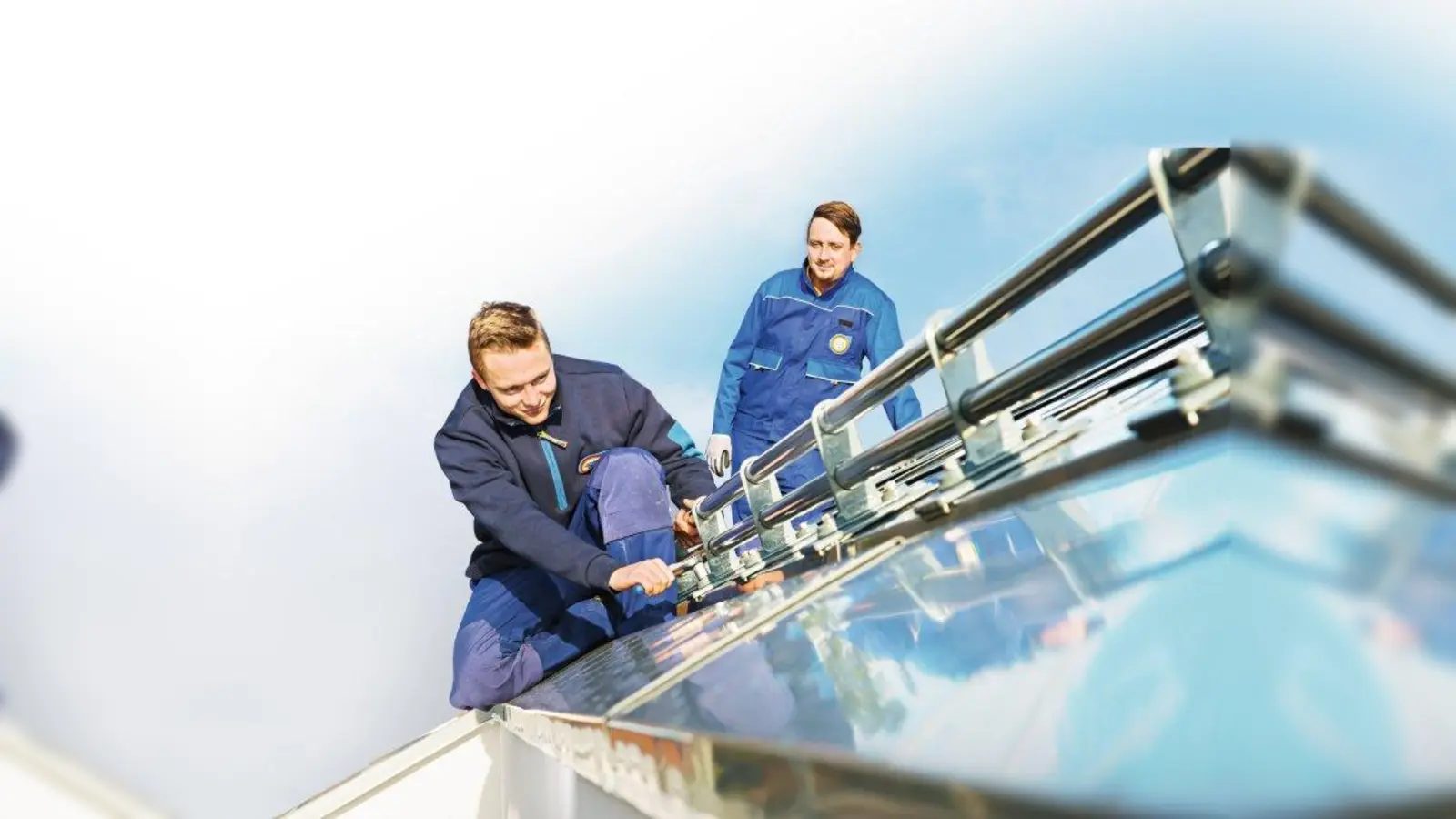 Ob Regenrinne, Fassadenverkleidung oder Solarthermie-System: Klempner sind die Metall-Spezialisten im Baugewerbe. (Foto: ZVSHK/txn)