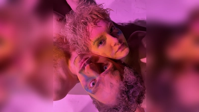 Anna Angelini und Wolfram Föppl performen in der Pasinger Fabrik.  (Foto: Lorena Brugger)