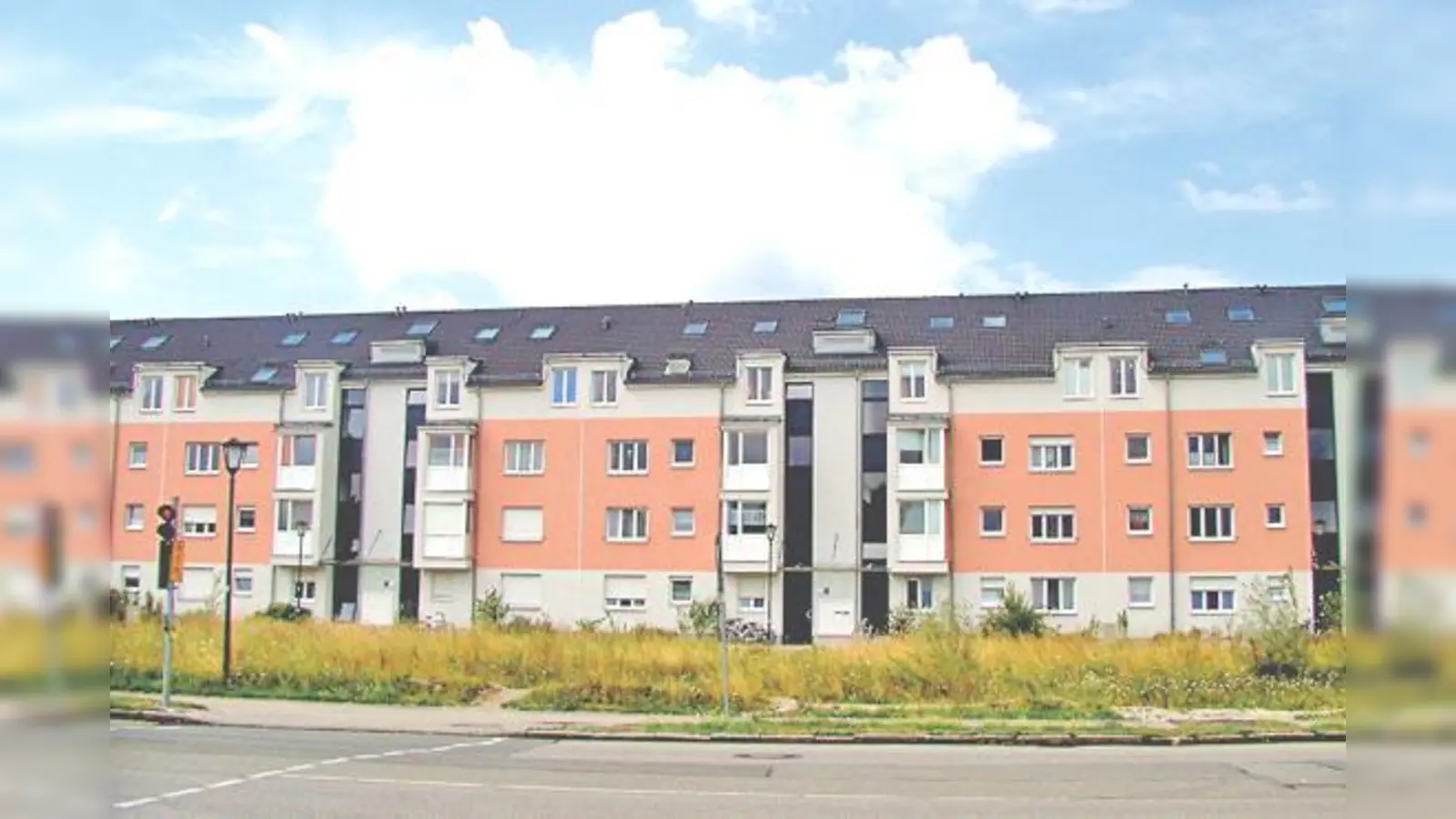 Die Häuser an der Äußeren Hauptstraße werden durch die Freiflächengestaltung belebt.	 (Foto: Ka)